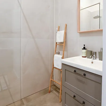 Porta - Free Parking *